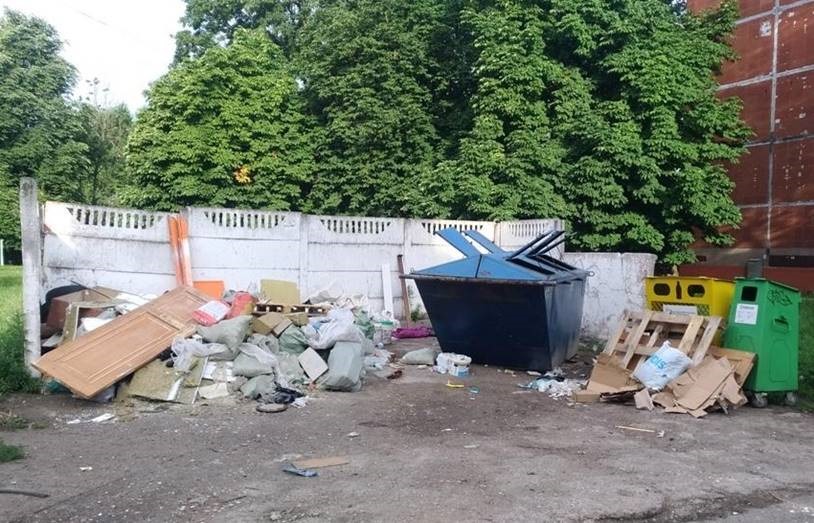 Петербуржцы с января жалуются на плохую работу НЭО и провал мусорной реформы