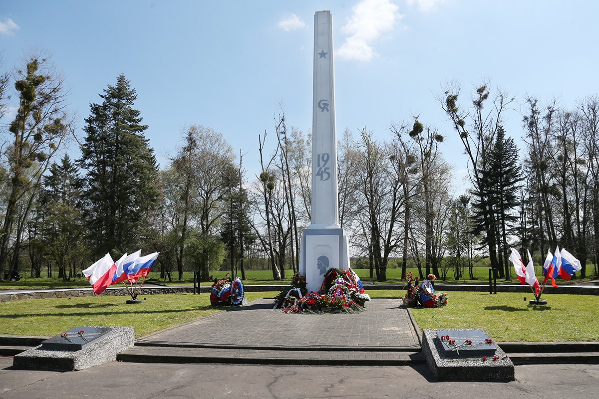 Калининградские общественники установили имена 28,5 тысячи солдат, захороненных в Польше