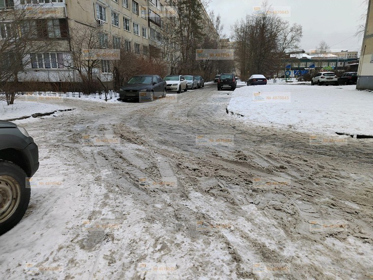 Плохая уборка снега коммунальщиками грозит петербуржцам травмами после оттепели