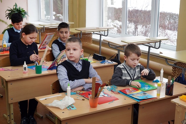 В Петербурге сохраняется дефицит школ. Смольный не может решить проблему
