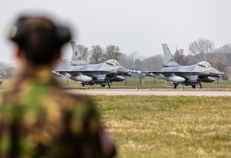 Минобороны Дании сообщило о начале обучения украинских пилотов на F-16