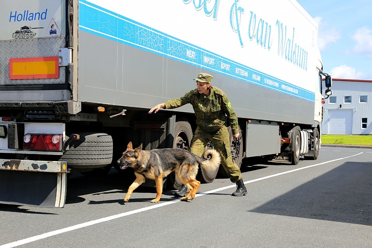 Два десятка грузовиков ждут в очереди на выезда из Калининграда в Литву