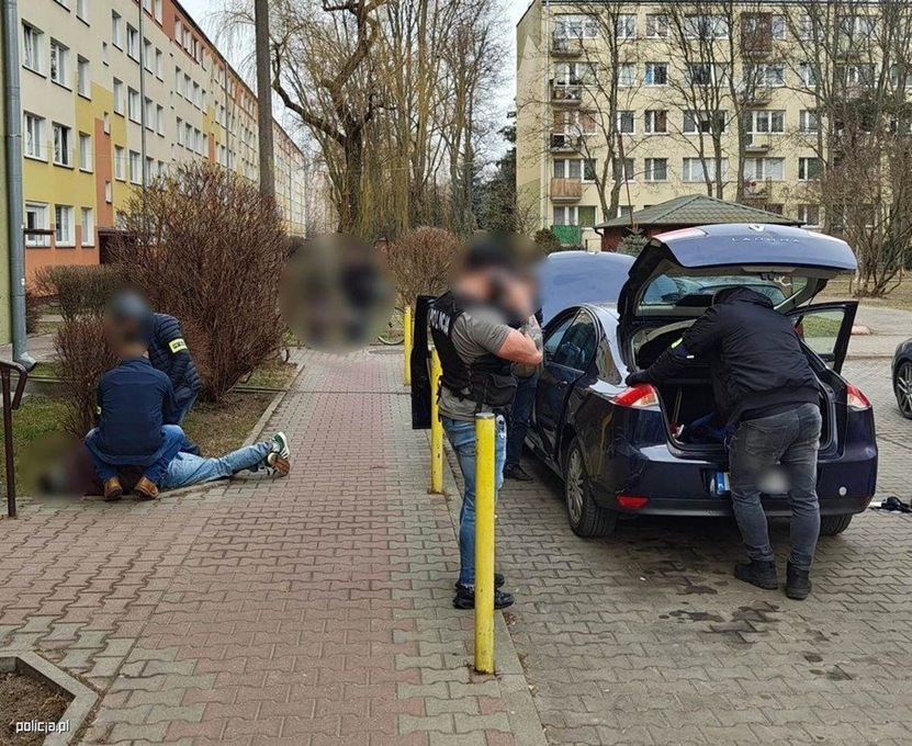 В Варшаве задержаны трое грузин, подозреваемых в хищении выручки супермаркетов