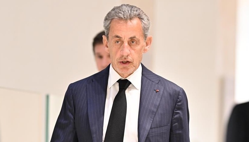 Саркози вышел на свободу после трёх недель заключения