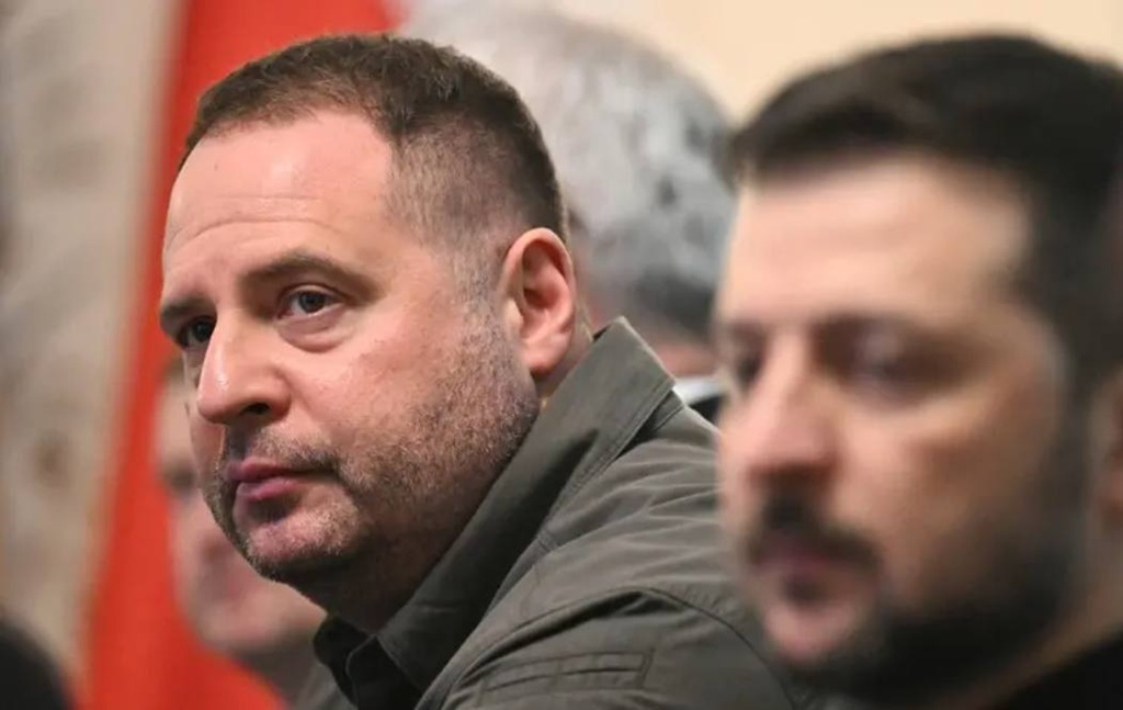 СМИ: Ермак устроил Зеленскому «получасовую истерику» после просьбы об отставке