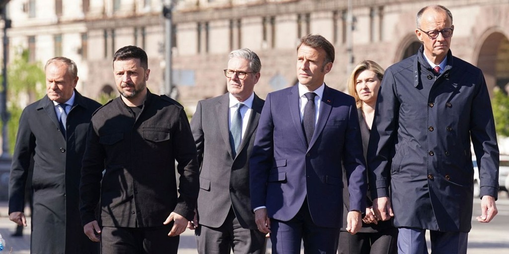 Spiegel: Лидеры ЕС в частной беседе с Зеленским опасались предательства США