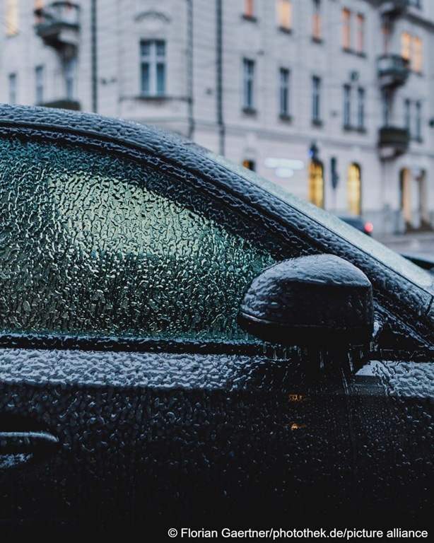 Ледяной дождь парализовал транспорт в Германии